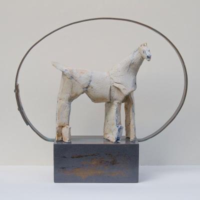 Macu Jorda Cavall amb Cercle Ampl 56 x Alt 52,5 x Prof 13,5 cm.